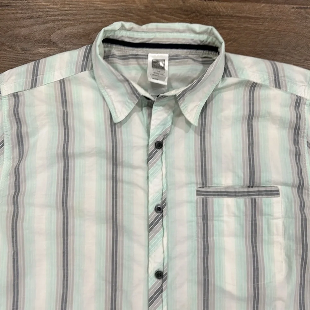 The North Face Mens Short Sleeve Button Up Shirt Striped green/gray w/pocket
